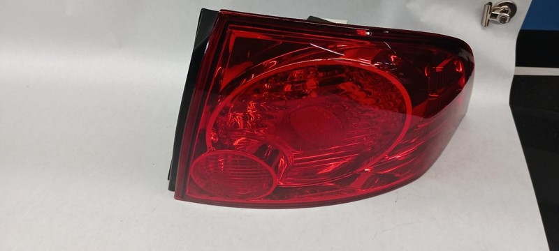 04-'06 NISSAN SENTRA Right passenger outer Taillight OEM Grade A!