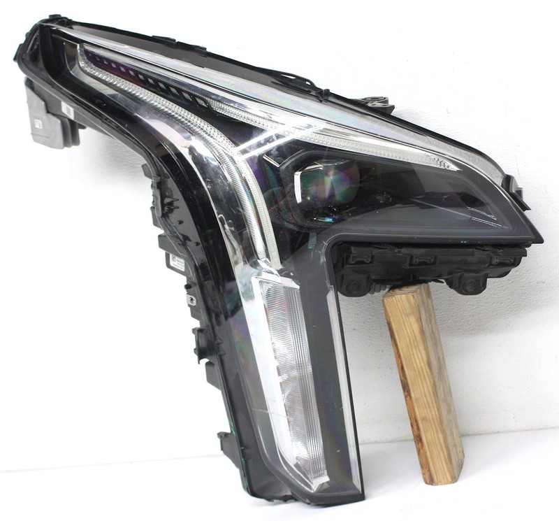 OEM Right Passenger Side LED Headlamp For Cadillac XT4 84761681