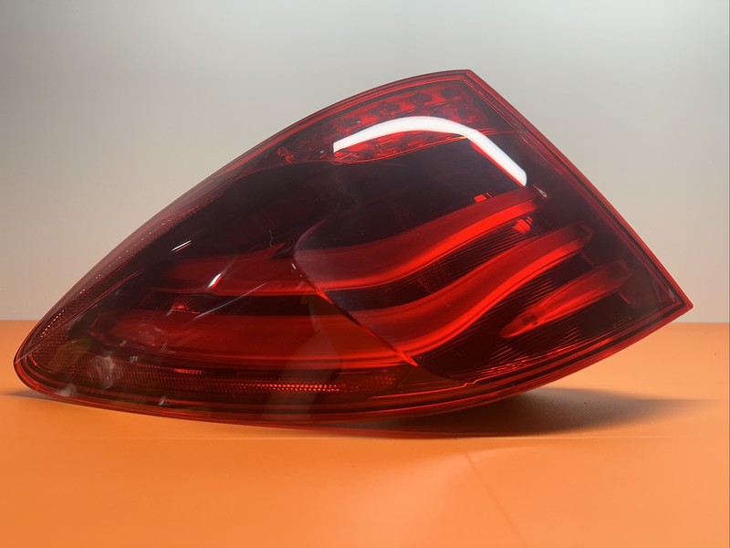 7199645 I 2010 - 2013 BMW 535iGT 550iGT LEFT DRIVER SIDE TAILLIGHT LH LR