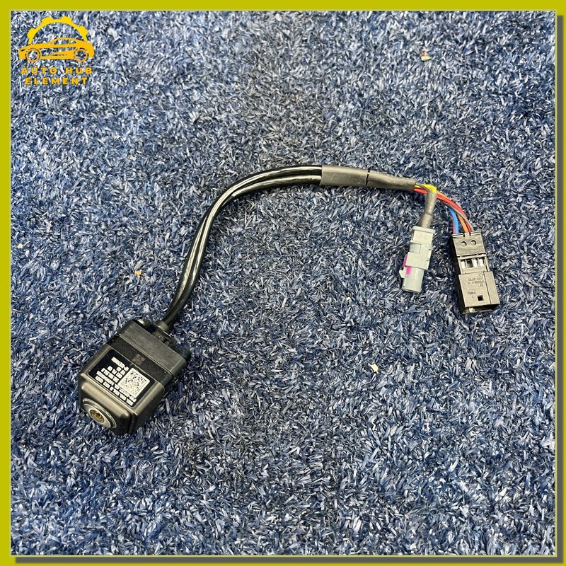 VW Volkswagen Rear View Backup Camera OEM 5Q0980556B 5Q0.980.556.B