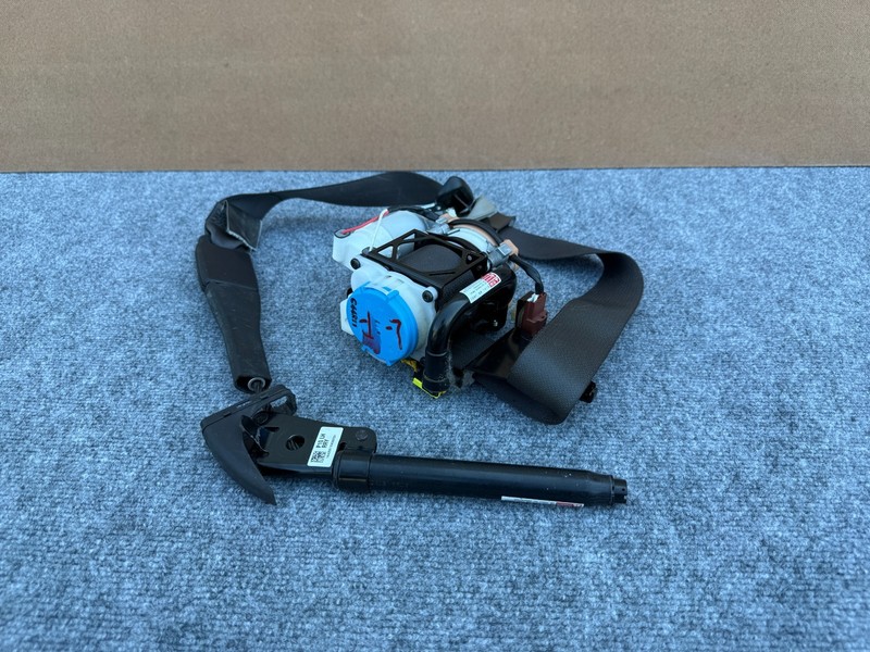 HYUNDAI GENESIS SEDAN & G80 2015-2020 OEM FRONT LEFT LH SEAT BELT W/ MOTOR BLACK