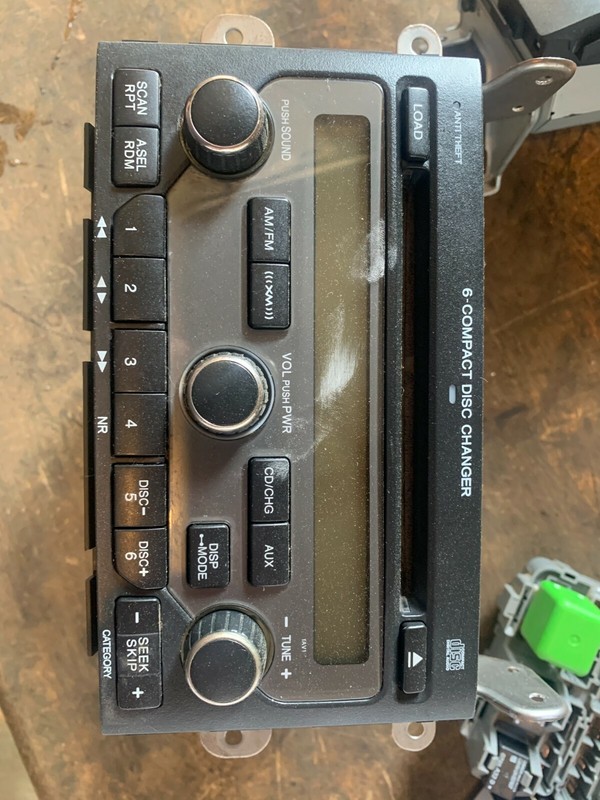 06-08 HONDA PILOT OEM 6 DISC CD CHANGER RADIO RECEIVER HEAD UNIT W/ XM RADIO