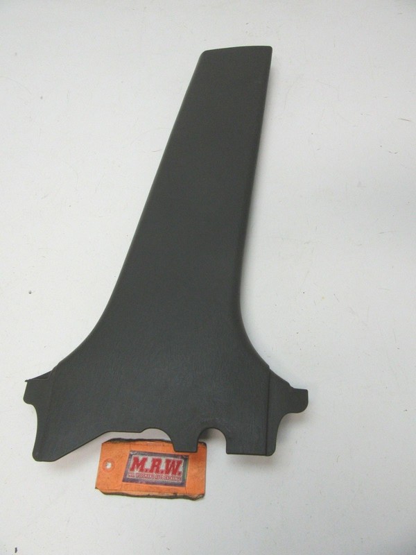 PASSENGER SIDE TRIM B POST PILLAR BOTTOM COVER DOOR PANEL LOWER CAP PILLER RH R