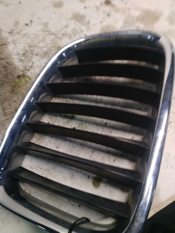 Used Right Upper Grille fits: 2015 Bmw X1 bumper mounted Base upper Right Upper