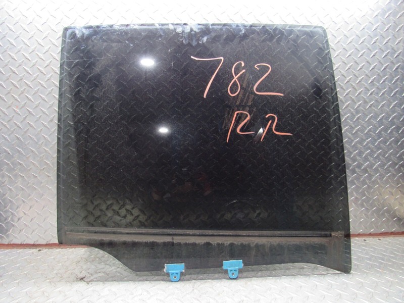 04-15 NISSAN ARMADA/ 04-10 QX56 RIGHT PASSENGER REAR DOOR WINDOW GLASS