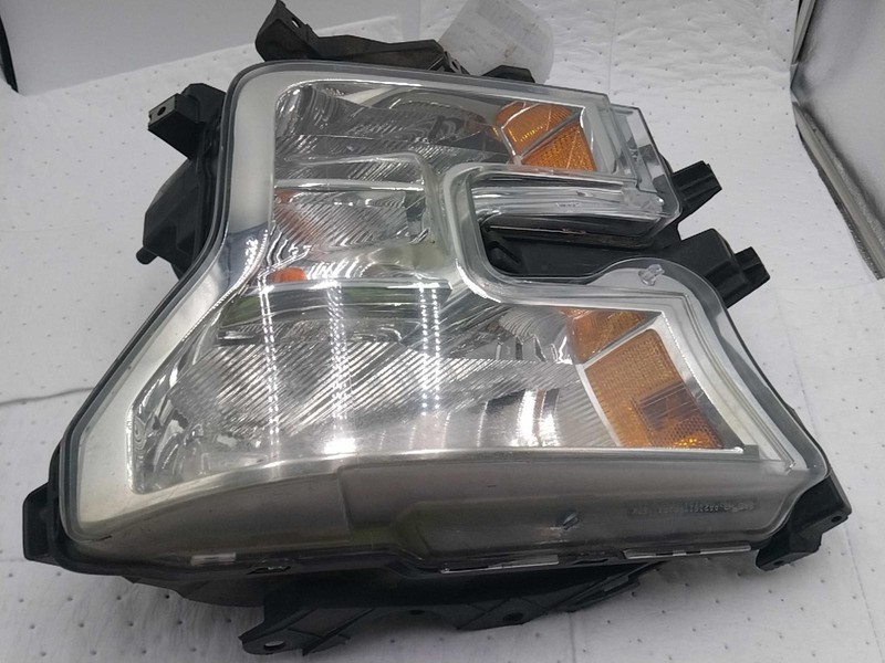 2016 Ford F150 Left Headlight Assembly White OEM 39000 Miles NJ25-26337-670865