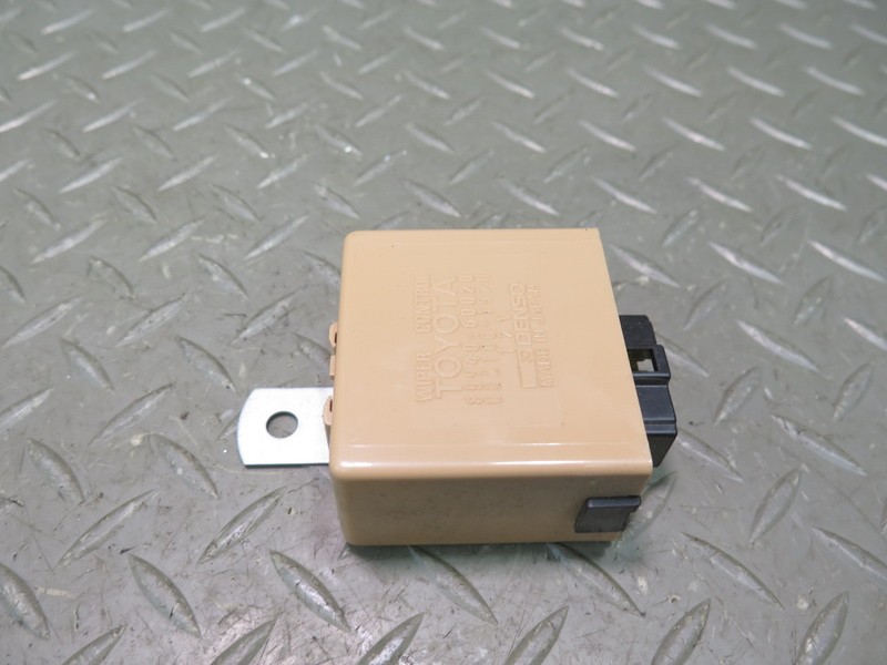 1991-1997 TOYOTA LAND CRUISER FJ80 WINDSHIELD WIPER CONTROL MODULE 85490-60020