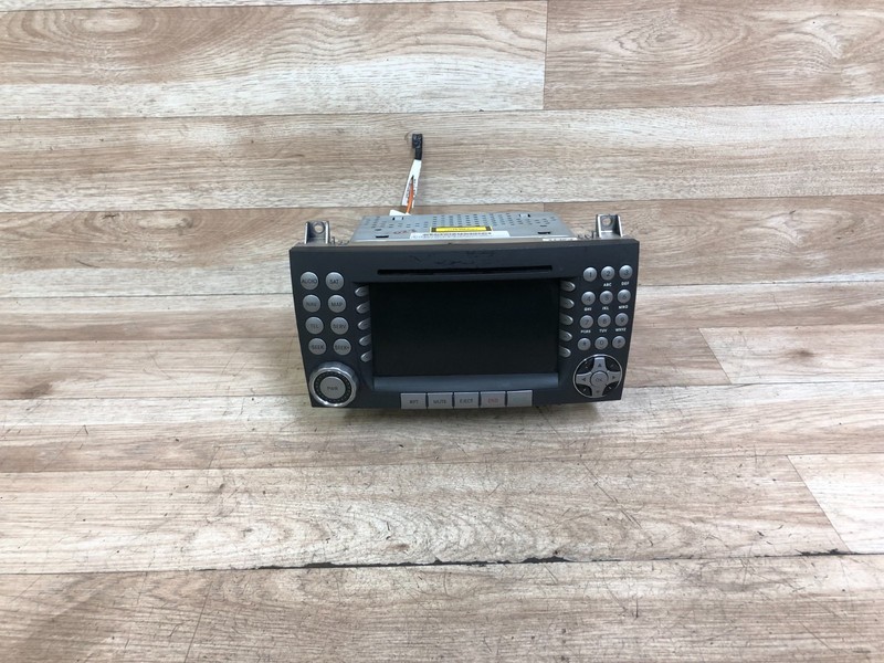 MERCEDES BENZ OEM R171 SLK280 SLK350 FRONT NAVIGATION RADIO STEREO DECK 05-08