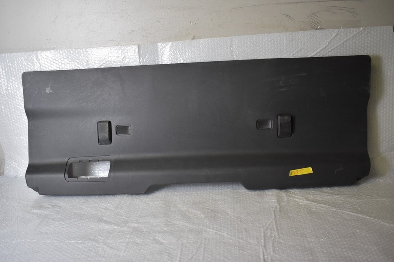 2017 - 2020 LAND ROVER DISCOVERY SE REAR LIFTGATE LOWER TRIM COVER PANEL OEM