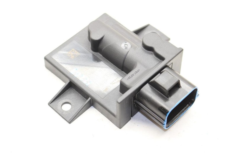 17-18 F-Pace Fuel Pump Control Module FK729D370AD