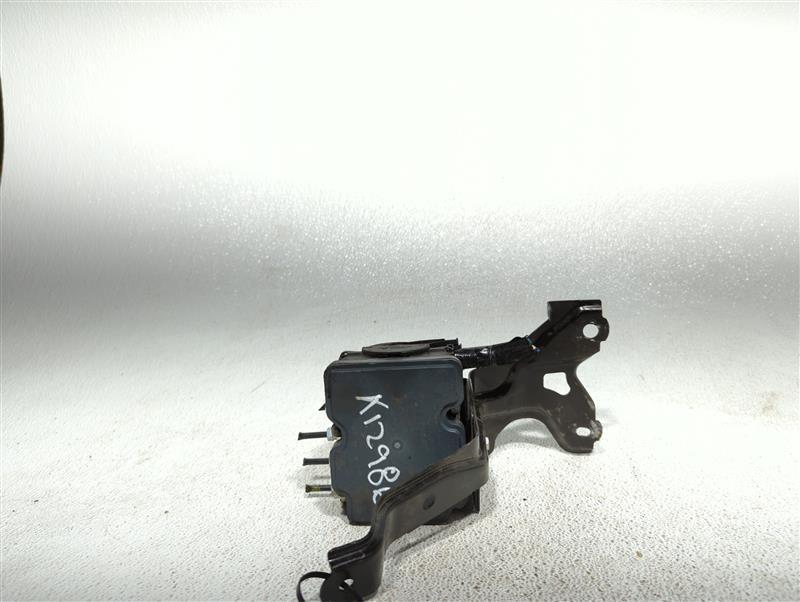 Used ABS Pump and Motor Assembly fits: 2020 Toyota Camry actuator and pump assem