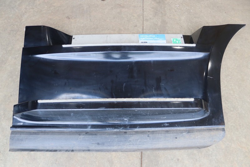 17-25 FREIGHTLINER CASCADIA 126 FRONT PASSENGER STEP FAIRING COVER PANEL OEM