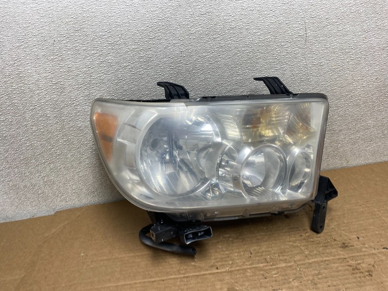 2007 to 2014 Toyota Sequoia Tundra Right Passenger RH Headlight Halogen Z2607 DG