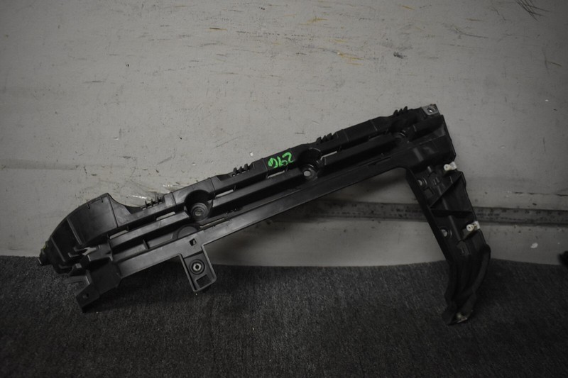 2018 LAND ROVER L405 REAR RIGHT SIDE BUMPER BRACKET FACTORY OEM