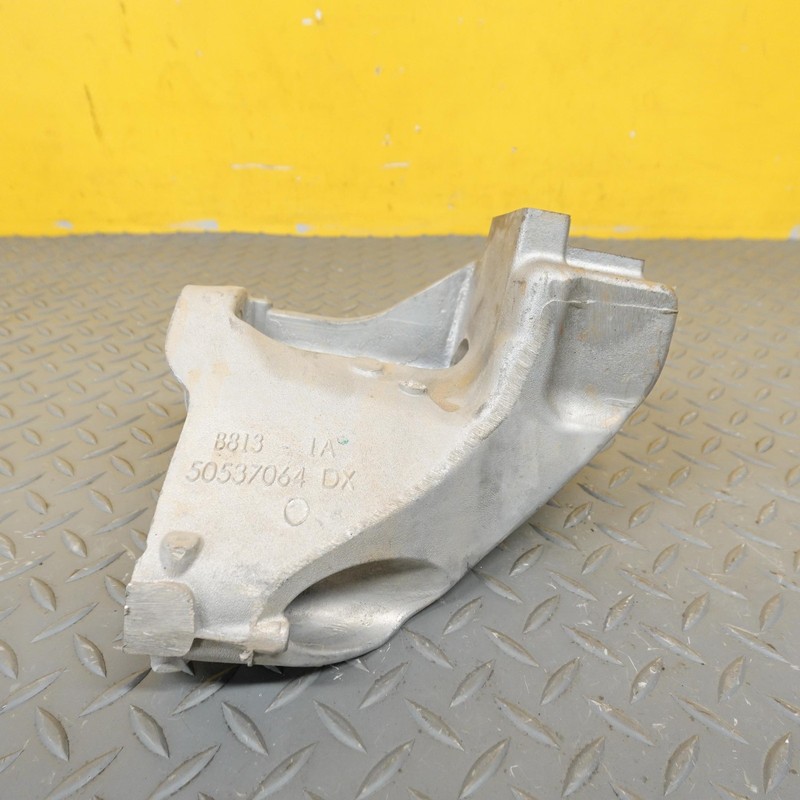 2018-2024 ALFA ROMEO STELVIO ENGINE RIGHT SIDE MOUNT BRACKET OEM 50537064DX
