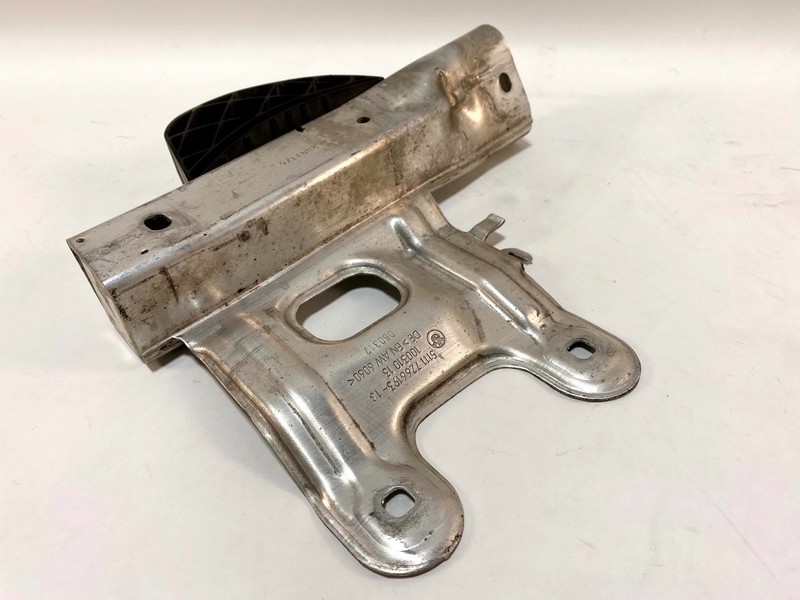 12-16 BMW SERIES 3 320I FRONT LEFT LH DRIVER SIDE LOWER BUMPER MOUNT BRACKET OEM