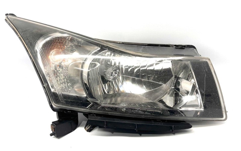 2012-2016 Chevy Malibu Right Passenger RH Headlight One Broken Tab