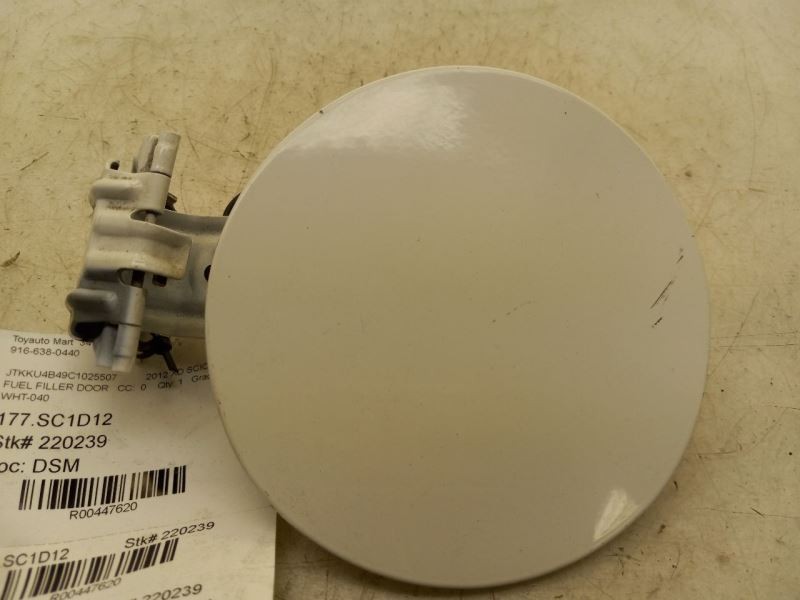 12 SCION XD FUEL FILLER DOOR WHT-040