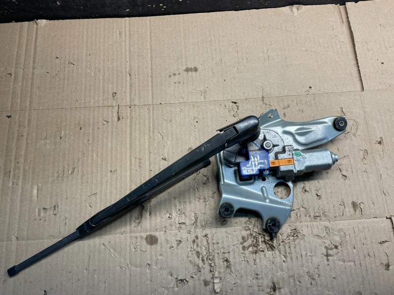 2010 to 2014 Subaru Legacy Outback Rear Windshield Wiper Motor x8311 DG