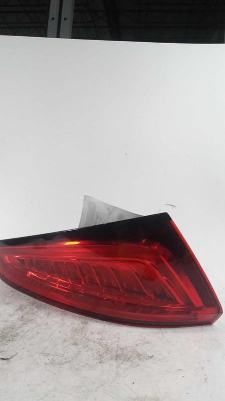 2014 AUDI Q5 Left Tail Light Assembly Black Minor Scratches 123633 131K Miles