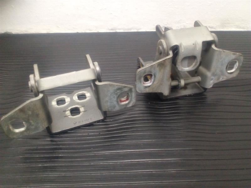 04-06 Dodge Durango Rear Door Hinges Pair Gray OEM 55364158AA