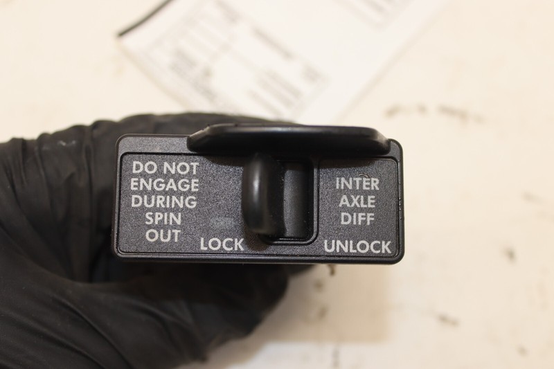 2008-2017 FREIGHTLINER CASCADIA 125 INTER AXLE DIFF LOCK UNLOCK SWITCH OEM