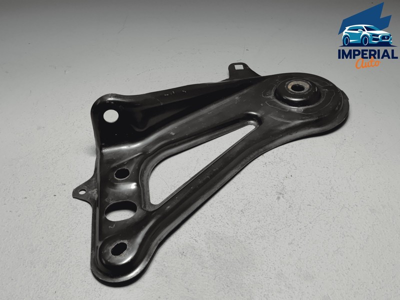 04-20 Toyota Sienna FWD Front Subframe Forward Passenger Side Brace Bracket OEM