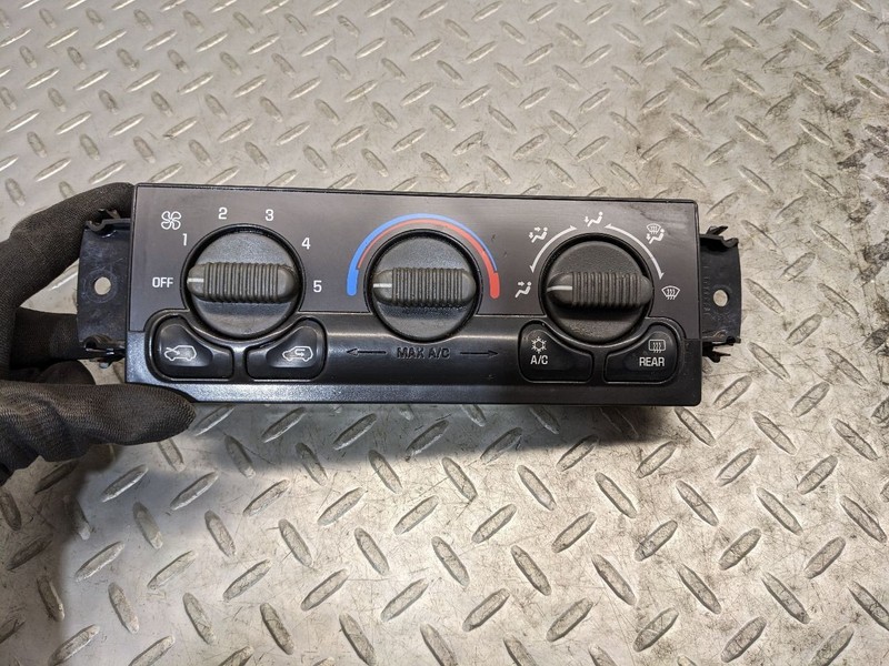 Temperature Control With AC Manual Control Fits 99-02 SIERRA 1500 PICKUP 1159023