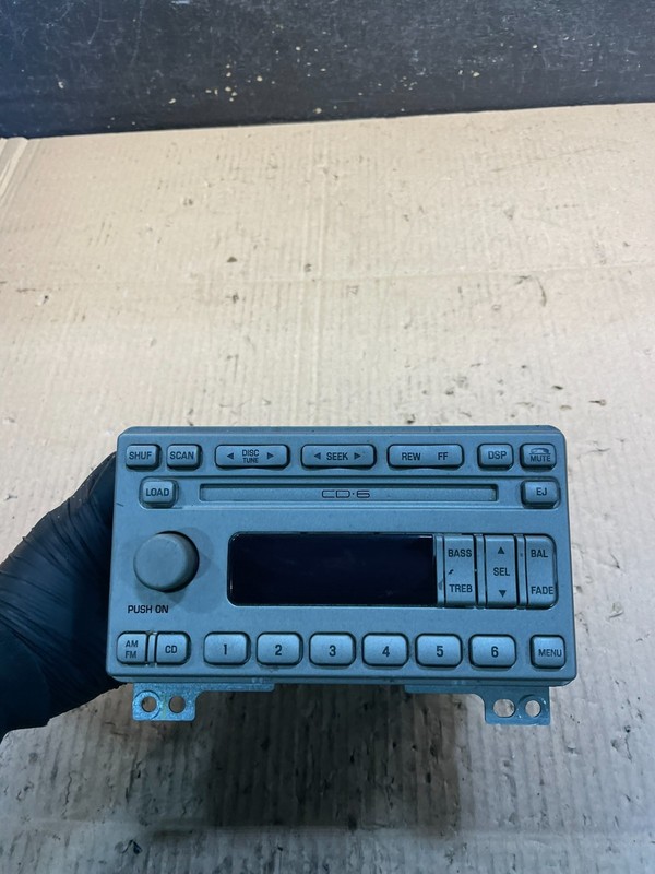 2003Lincoln Navigator Radio Stereo 6 CD Player AM/FMV1900 DG