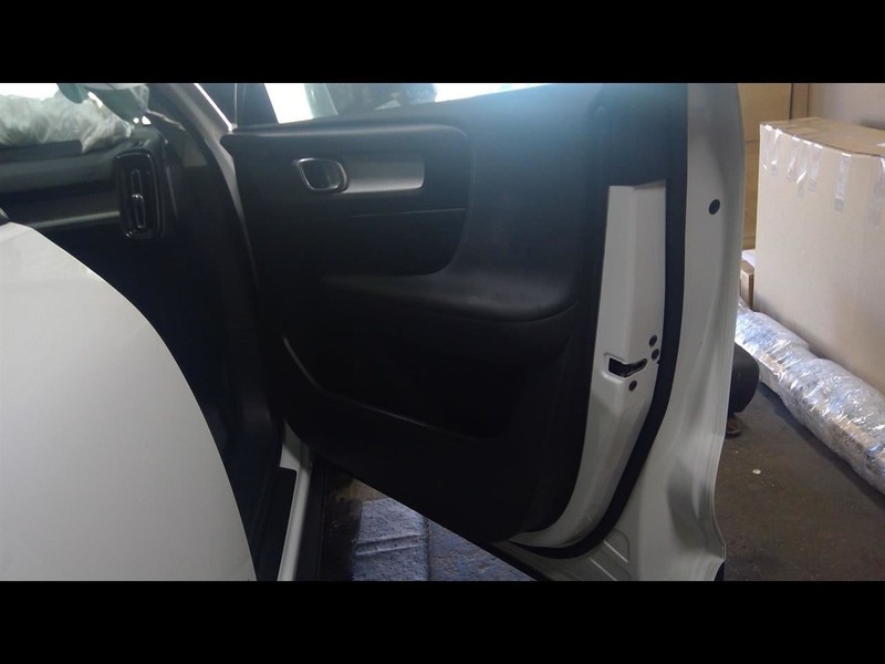 XC40 2020 Passenger Right Front Door Trim Panel 1686115