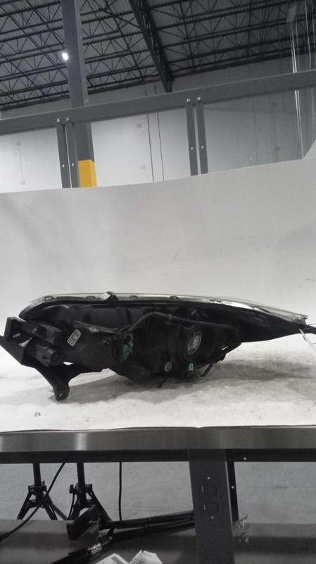 2015 Honda CR-V Right Headlight Assembly Black OEM Used 93201 146K Miles