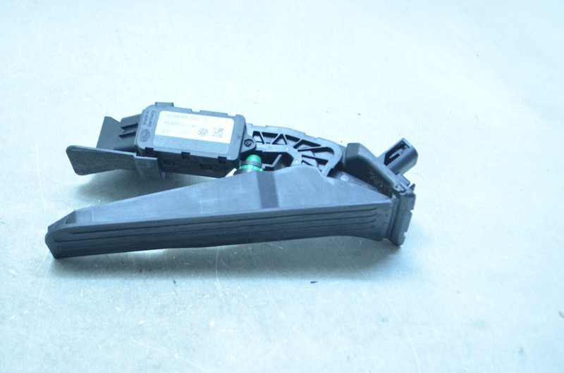 15-18 AUDI Q3 GAS THROTTLE ACCELERATOR PEDAL OEM