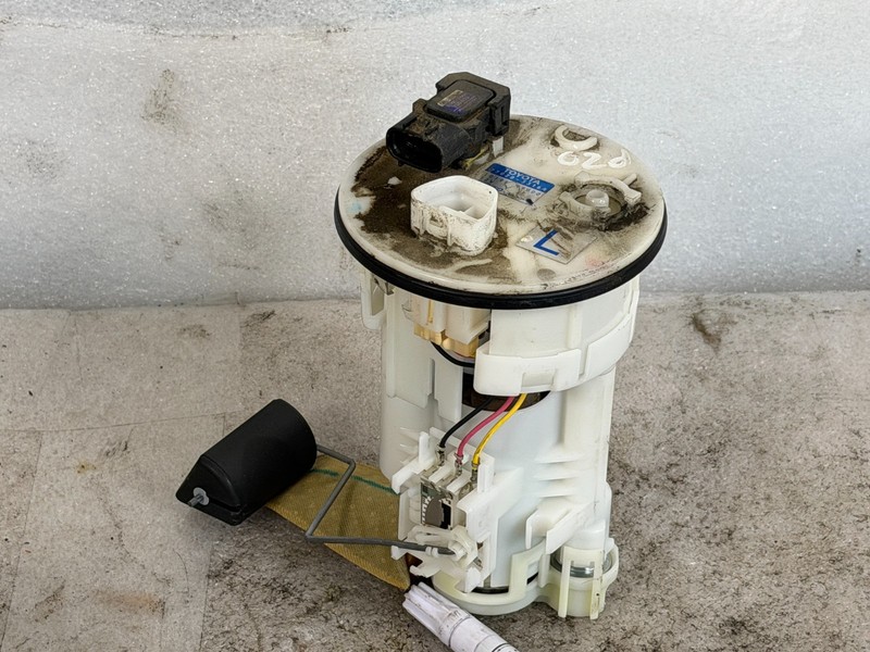 2006 LEXUS ES330 Fuel Pump Assembly OEM 77020-33160