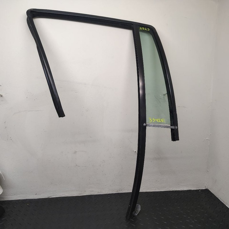 90-94 Lincoln Town Car Rear Left Driver Door Vent Glass OEM F4VY-5426871-A
