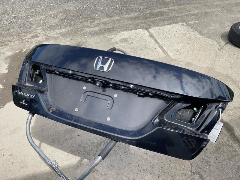 2013-2015 Honda Accord Dec Lid Black With Camera With Out Lights Scratches