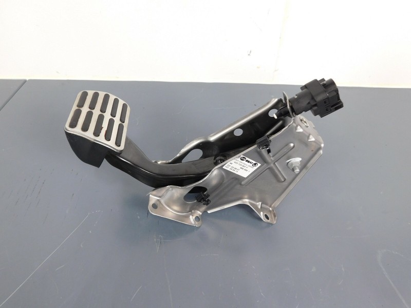 2015 12 13 14 15Audi R8 V10 Brake Pedal / Bracket #1011 C5