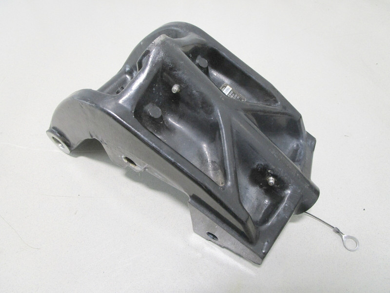 3416-822862A1 Mercury Mariner 40 Hp Outboard Black Swivel Bracket