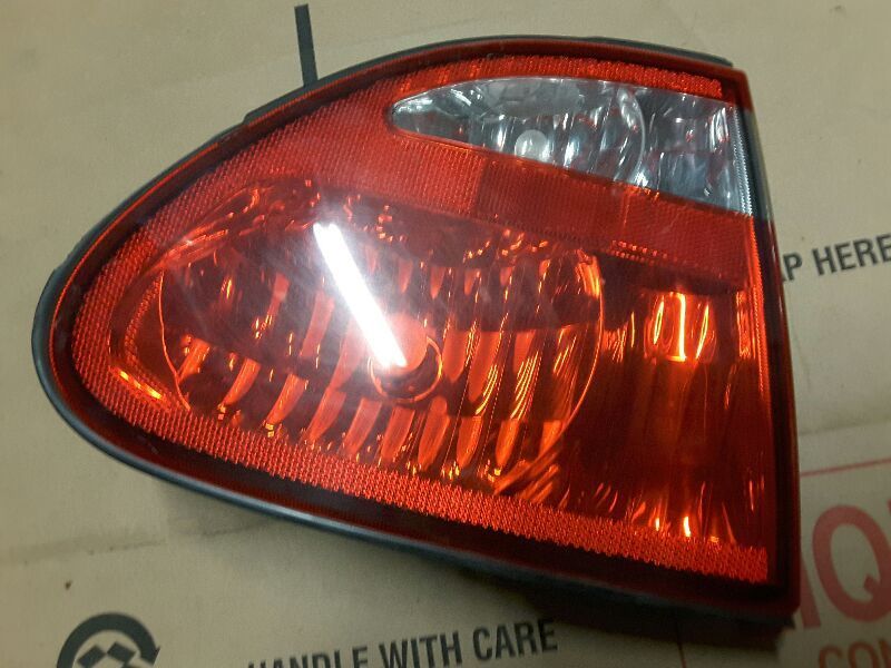 99 00 01 02 03 04 OLDS ALERO L. TAIL LIGHT LID MTD 121201