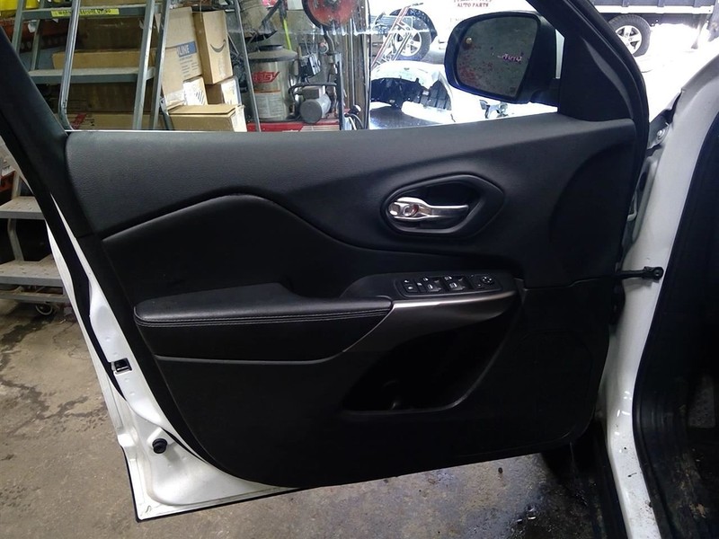 CHEROKEE2019 Driver Left Front Door Trim Panel 1778466