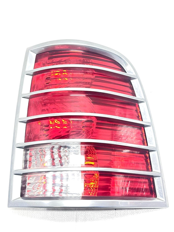 2003 Mountaineer Passenger RH Side Tail Light ASYIL2X13B504
