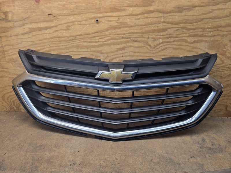 2018 2019 2020 2021 Chev Equinox Front Bumper Chrome Grille W/Emblem OEM DAMAGED