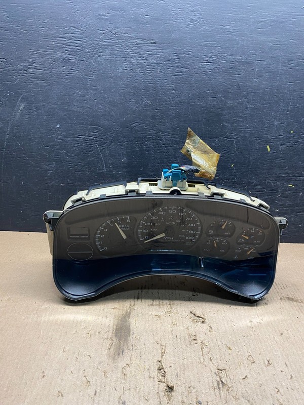 2002 GMC Yukon Speedometer Cluster Gauge Oem Q9325 DG