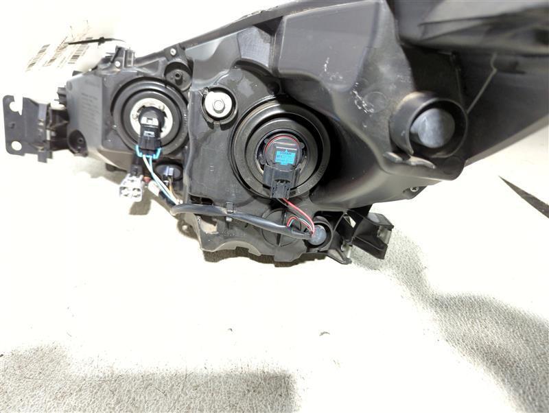2019 Subaru Ascent Right Headlight Assembly Halogen Red 673892 65K Miles
