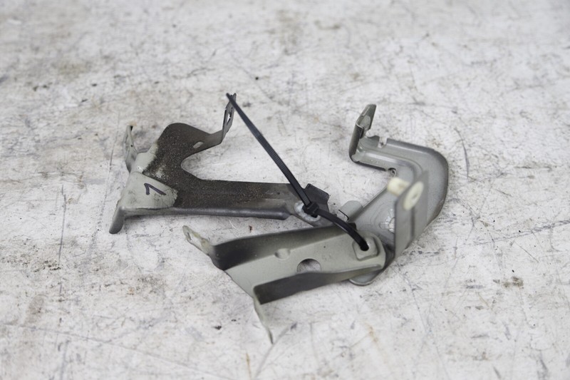 12-18 BMW F30 F32 3 & 4 Series Left Driver Side Fender Bracket Wing Holder Black