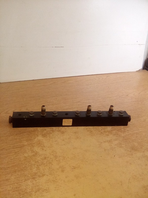 Polyconn PCM30-250-10BW Pneumatic Manifold