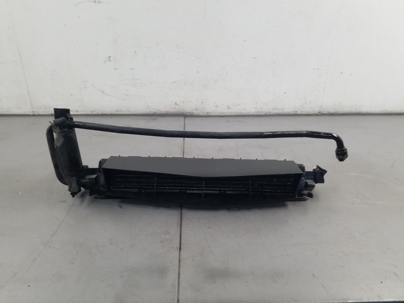 2011 Mercedes Benz AMG C 63 Center Oil Cooler / Shroud / Line #7010 A12