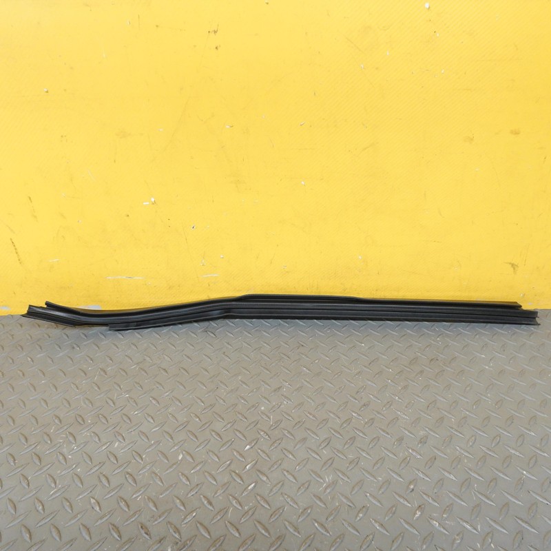 2016-2020 TESLA MODEL X REAR RIGHT PASSENGER DOOR WINDOW WEATHERSTRIP SEAL OEM