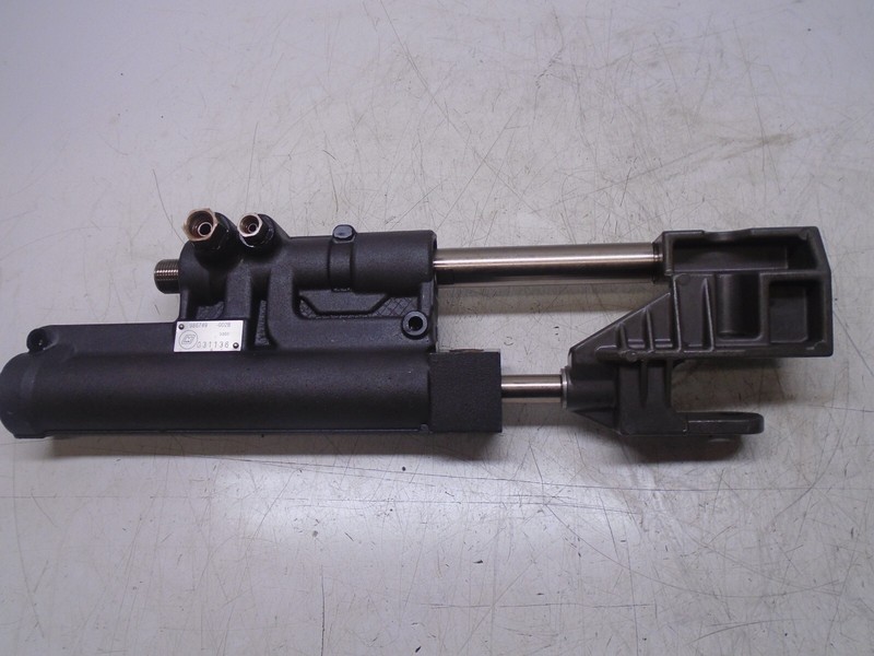 L3 OEMOMC TRANSOM POWER STEERING CYLINDER 986749-002b HB 92 612-003