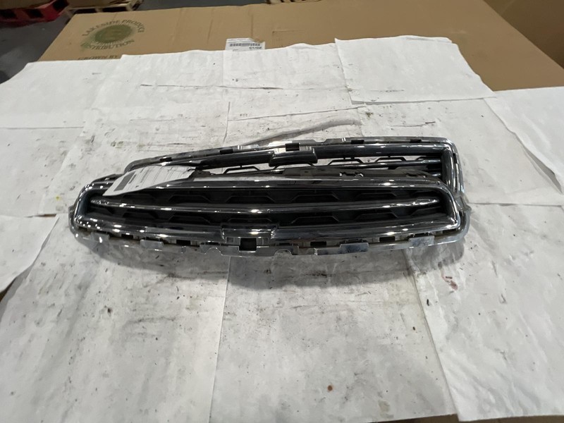 2016 Chevrolet Trax Black Grille OEM 95390550 Used 4DR SUV 139K Miles
