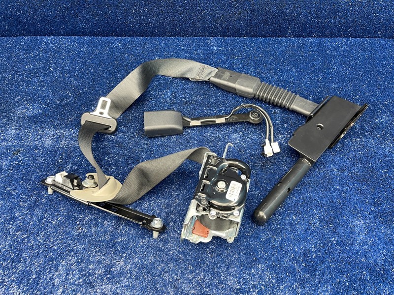2017–2020 Nissan Pathfinder Front Right Seat Belt Assembly OEM 2496409-AE